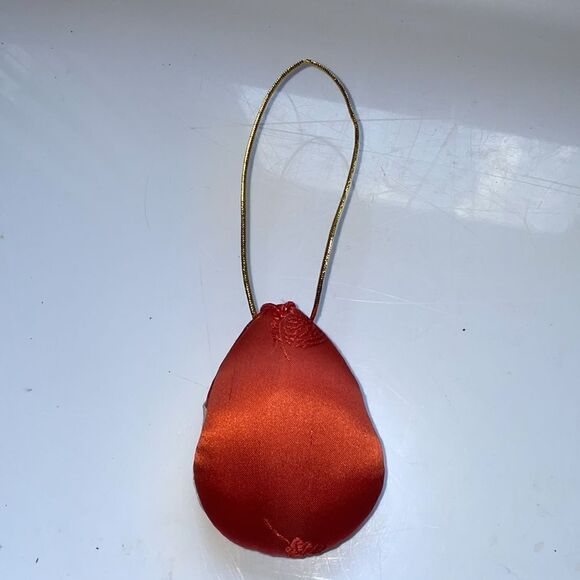 Unique vintage red/white satin Santa Claus face ornament with sewing kit inside - Picture 3 of 5